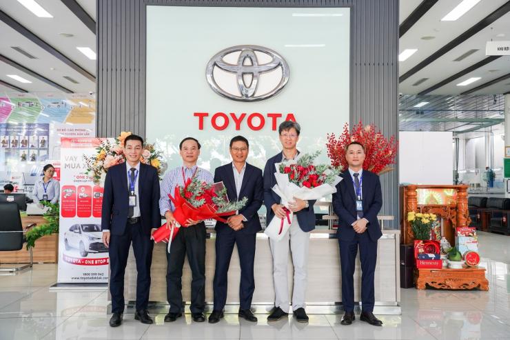 CHÀO MỪNG ĐẠI DIỆN TOYOTA CHÂU Á - THÁI BÌNH DƯƠNG VÀ TOYOTA VIỆT NAM ĐẾN VỚI TOYOTA DAK LAK